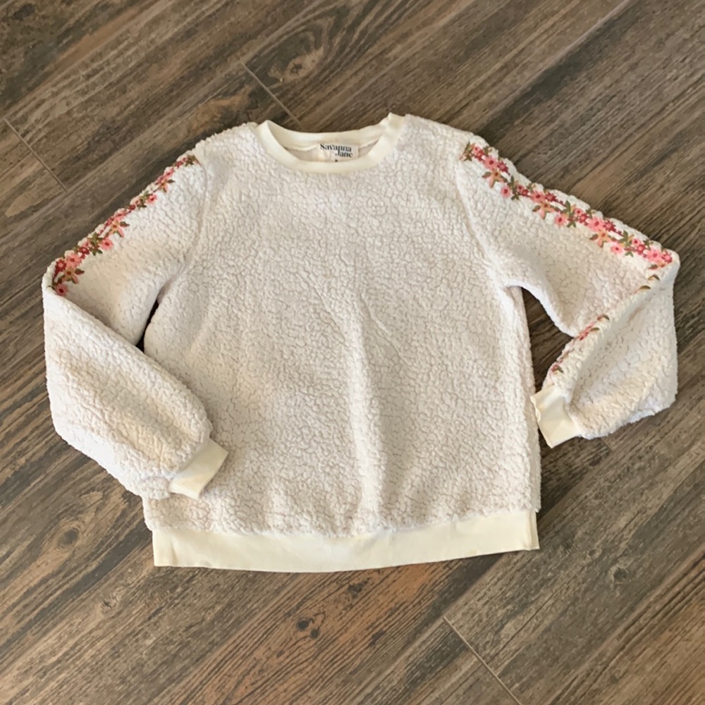 Beautiful Sweatshirt with detailed embroidery